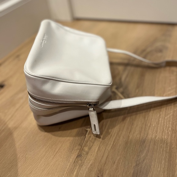 Authentic SALVATORE FERRAGAMO Camera Bag - Picture 4 of 11